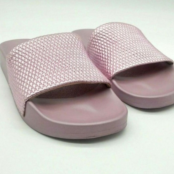 Katy Perry Slides - Picture 3 of 3